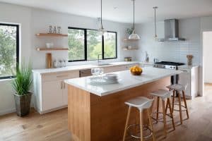 2121 Clifford St image 8