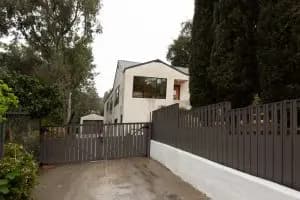 2121 Clifford St image 20