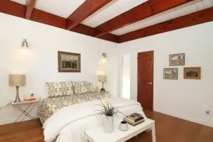 5048 Ladd Ave image 5